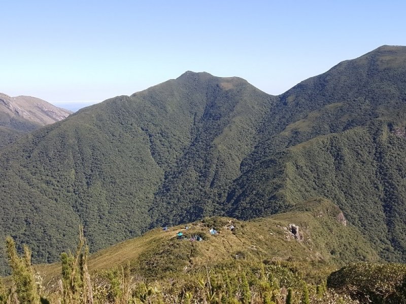 Nosso acampamento, visto da trilha rumo ao cume do Pico Paraná