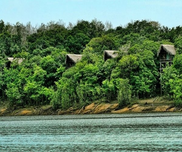 Bangalôs com vista para o Rio Juma