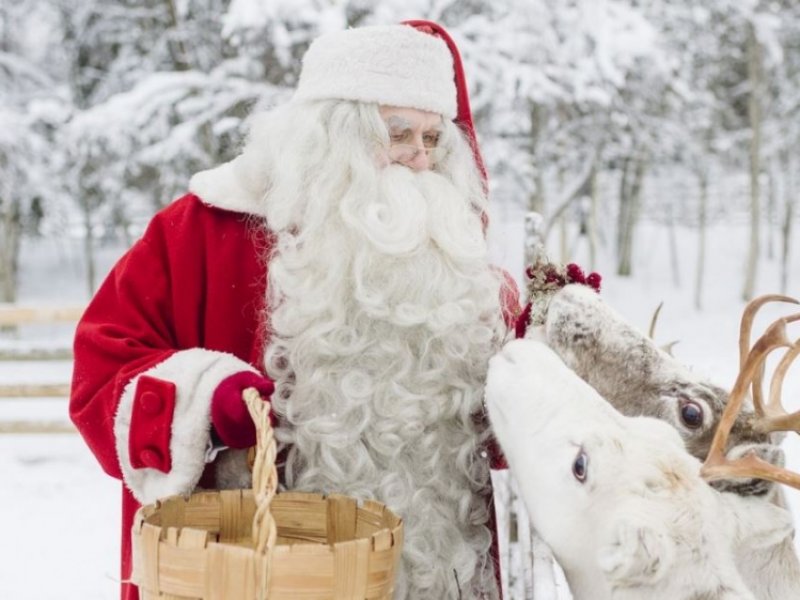 Foto de Pessoas Vila Do Papai Noel Na Lapónia Escandinávia Ao Pôr